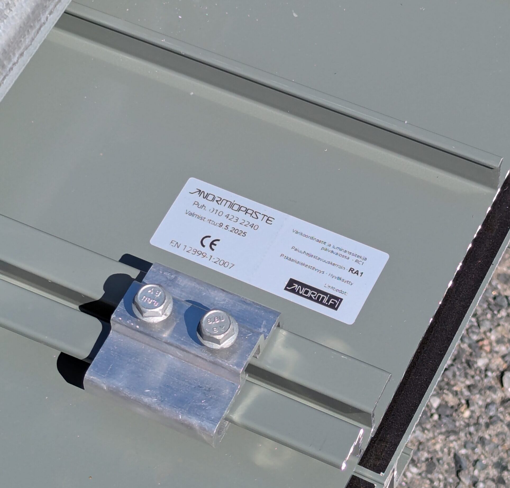 Normiprofiili takaa ja päätyliitoskappale