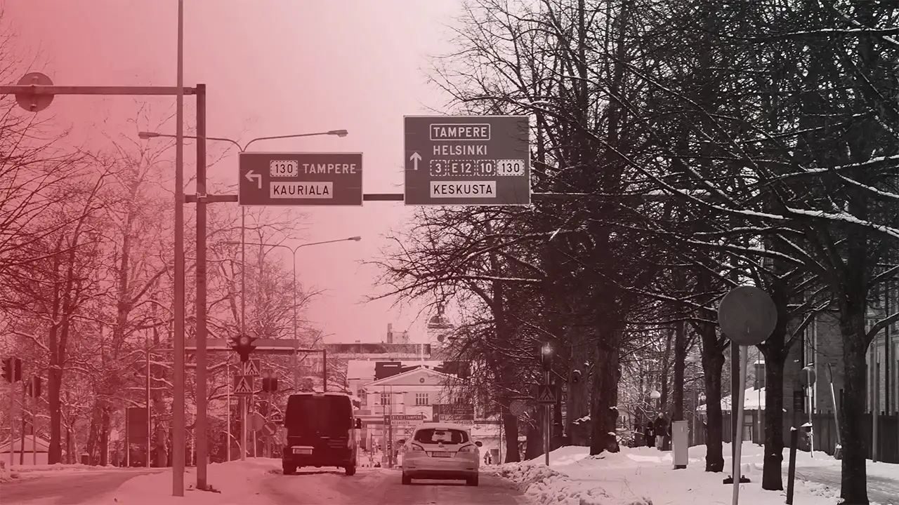 Kaurialan yläpuoliset portaaliopasteet talvella.