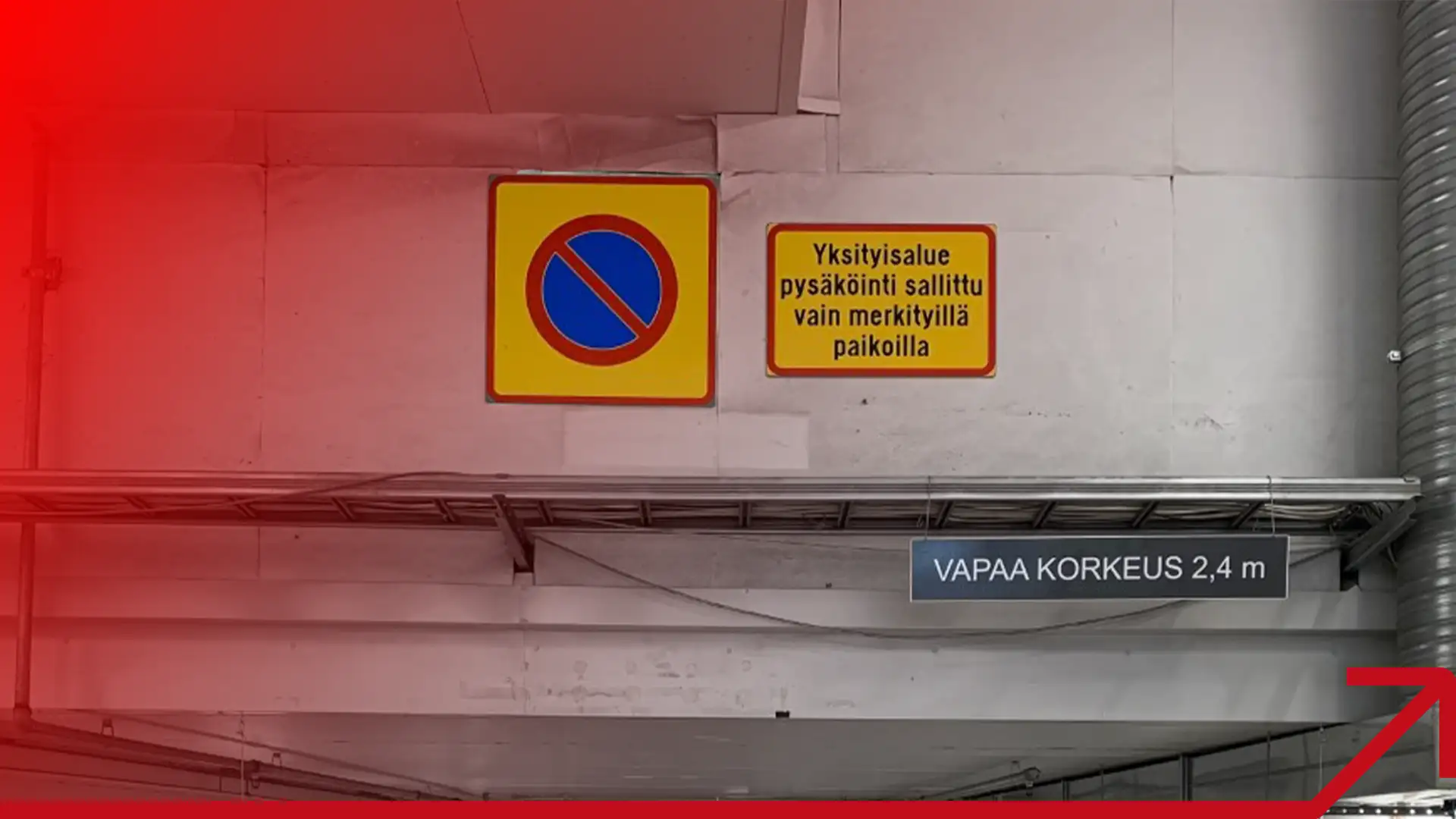 Merkit C39 ja lisäkilpi kiinnitettynä parkkihallin seinään