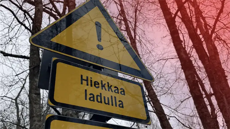 Hiekkaa ladulla-hiihtoopaste hiihtoreitillä